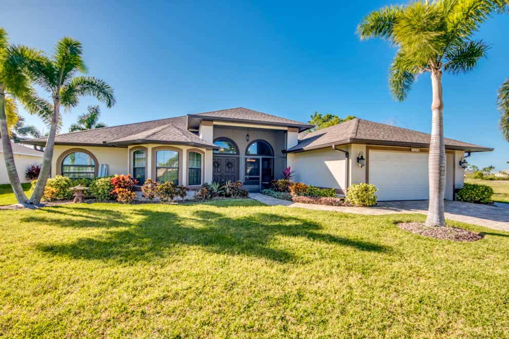 Front view of Villa Turtleview with palm trees